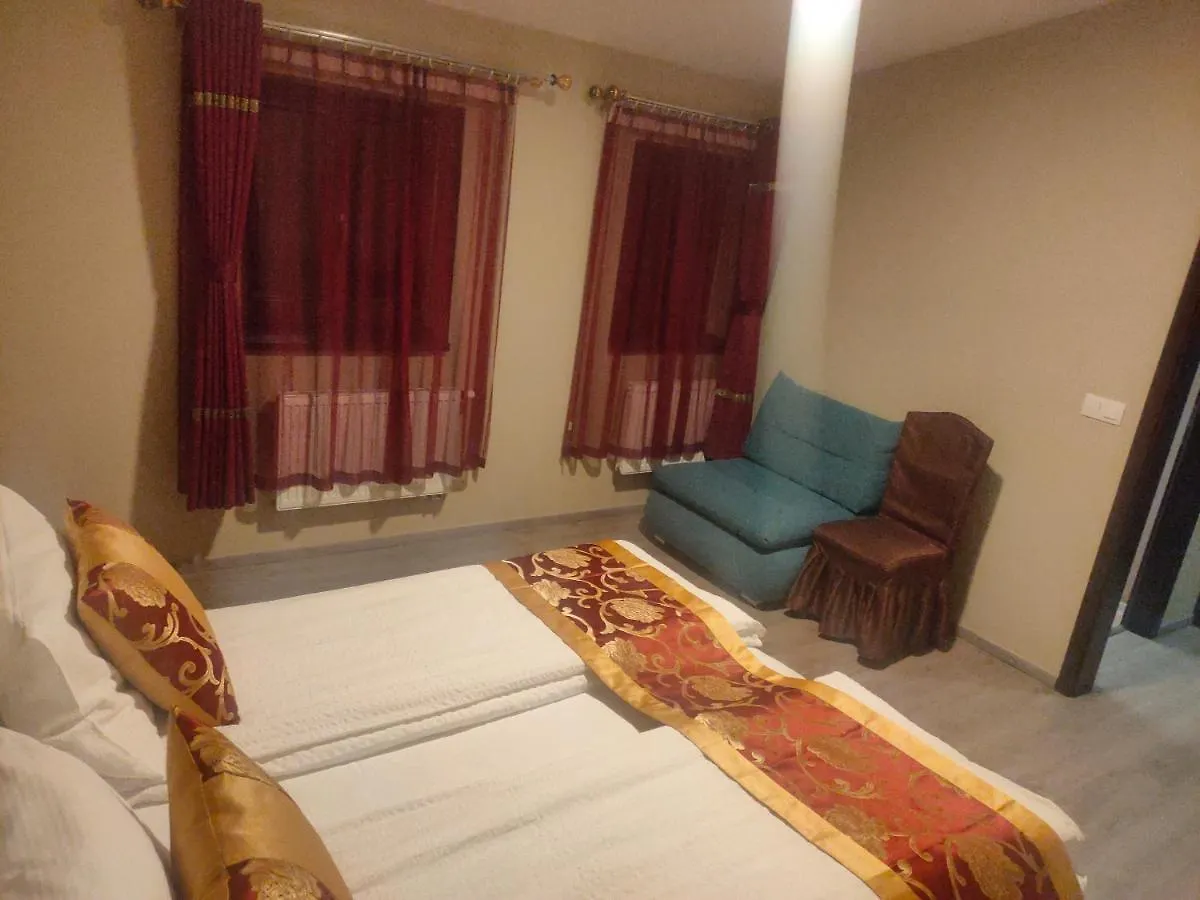Sun-House Pension&Restaurant -Parkingfree- Praga Hotel