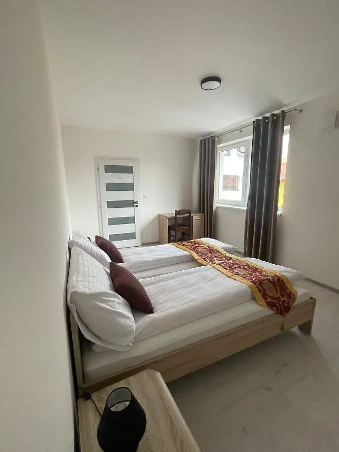 Hotel Sun-House Pension&Restaurant -Parkingfree- Praga