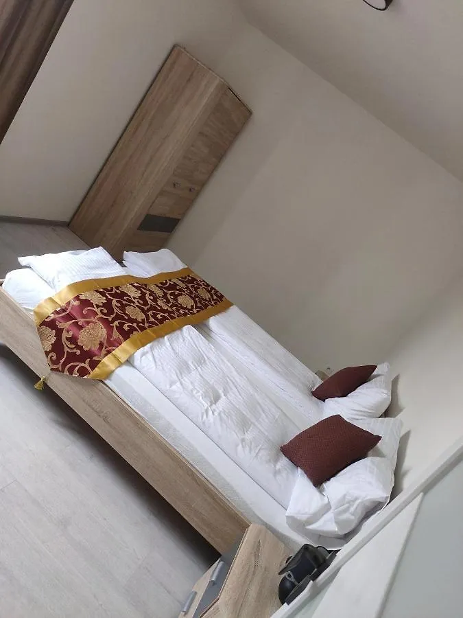 *** Hotel Sun-House Pension&Restaurant -Parkingfree- Praga Repubblica Ceca