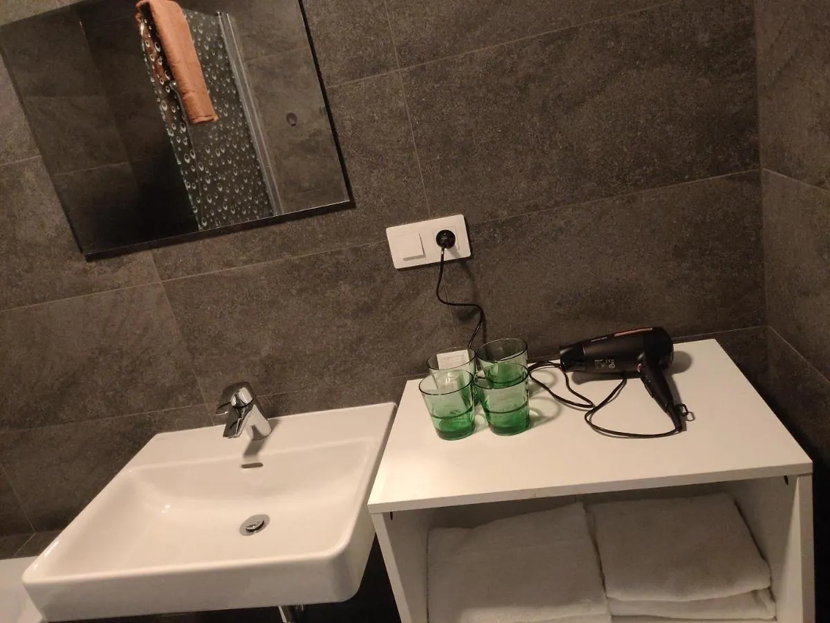Sun-House Pension&Restaurant -Parkingfree- Praga Hotel