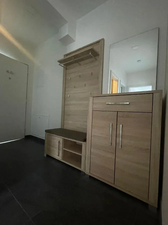 Sun-House Pension&Restaurant -Parkingfree- Praga Hotel
