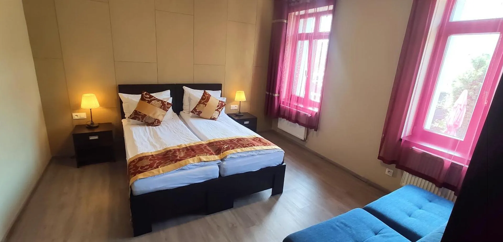 Sun-House Pension&Restaurant -Parkingfree- Praga 3*,  Repubblica Ceca