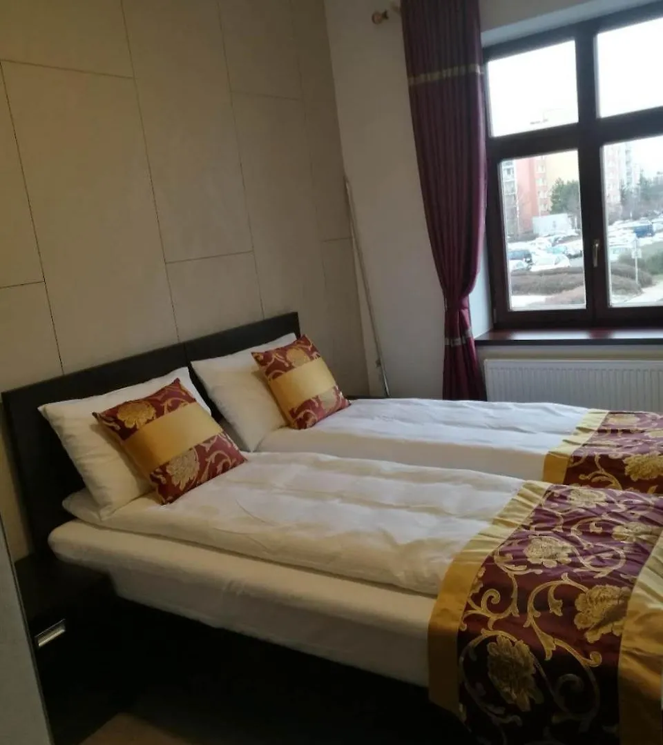 Sun-House Pension&Restaurant -Parkingfree- Praga Repubblica Ceca