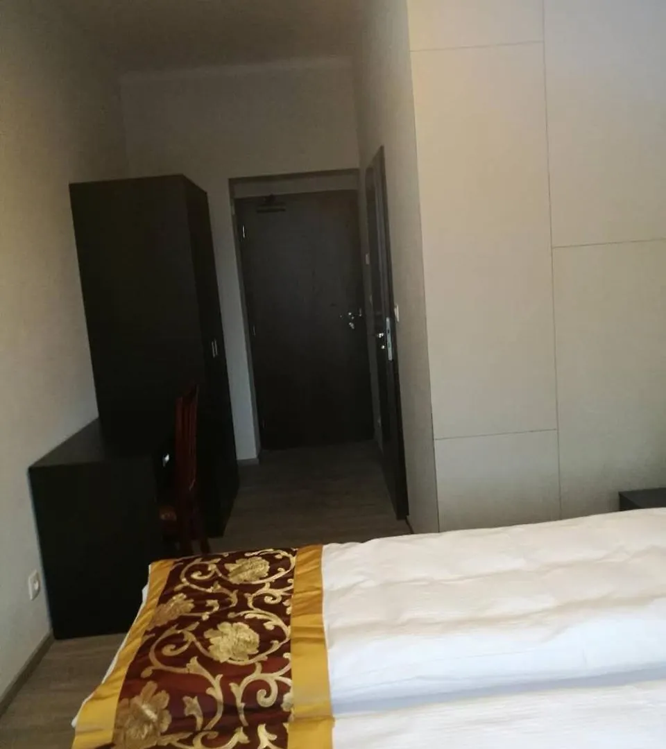 Sun-House Pension&Restaurant -Parkingfree- Praga Repubblica Ceca