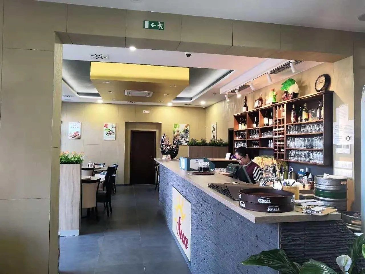 Hotel Sun-House Pension&Restaurant -Parkingfree- Praga