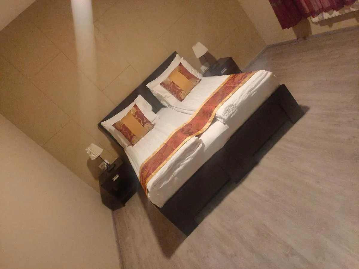 Sun-House Pension&Restaurant -Parkingfree- Prague Hotel