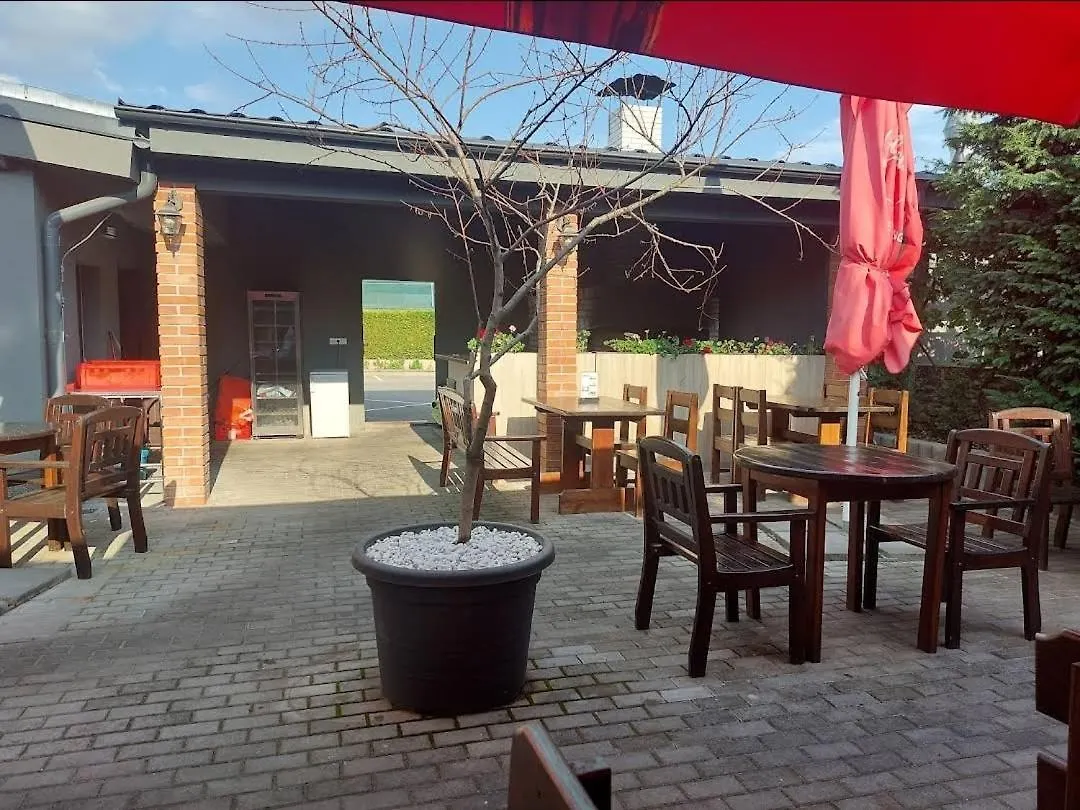 Hotel Sun-House Pension&Restaurant -Parkingfree- Prague