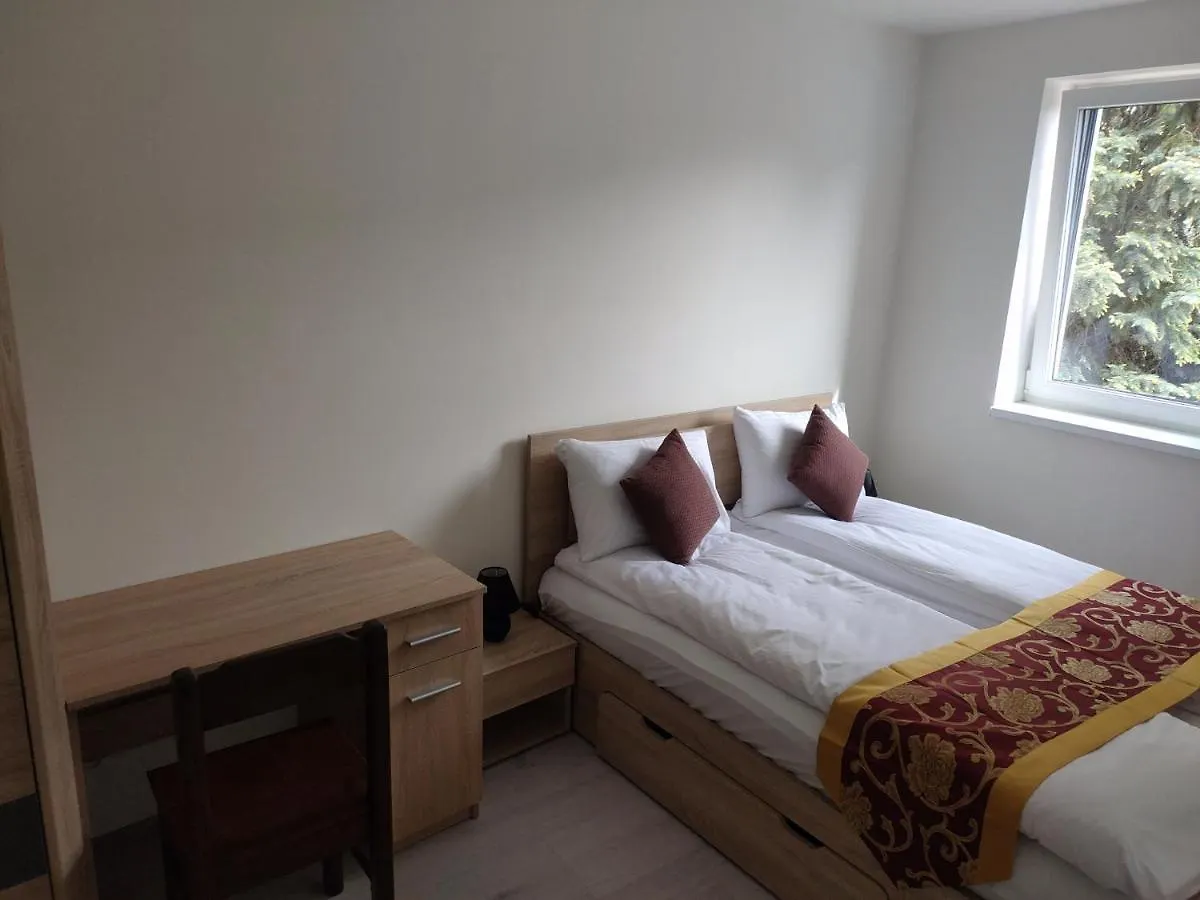 Sun-House Pension&Restaurant -Parkingfree- Prague Hotel