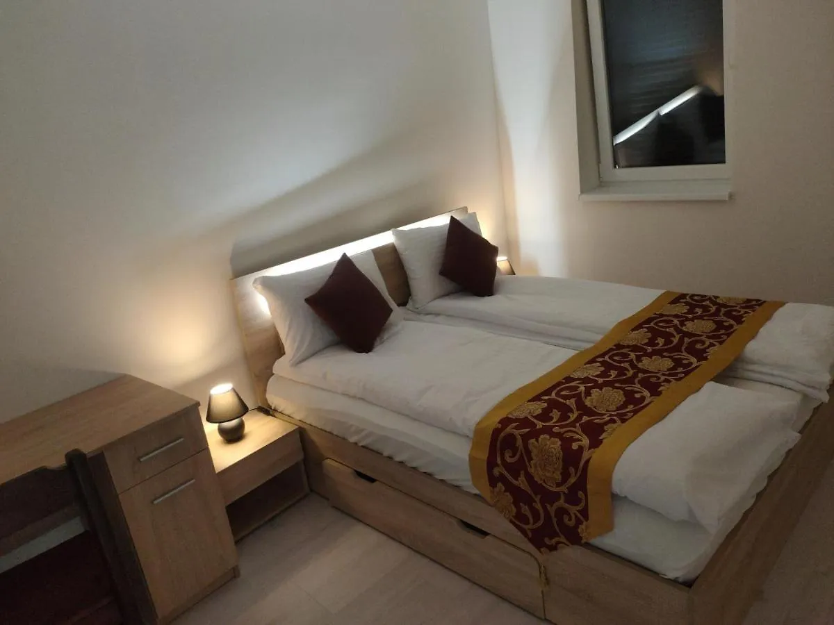 Sun-House Pension&Restaurant -Parkingfree- Hotel Prague