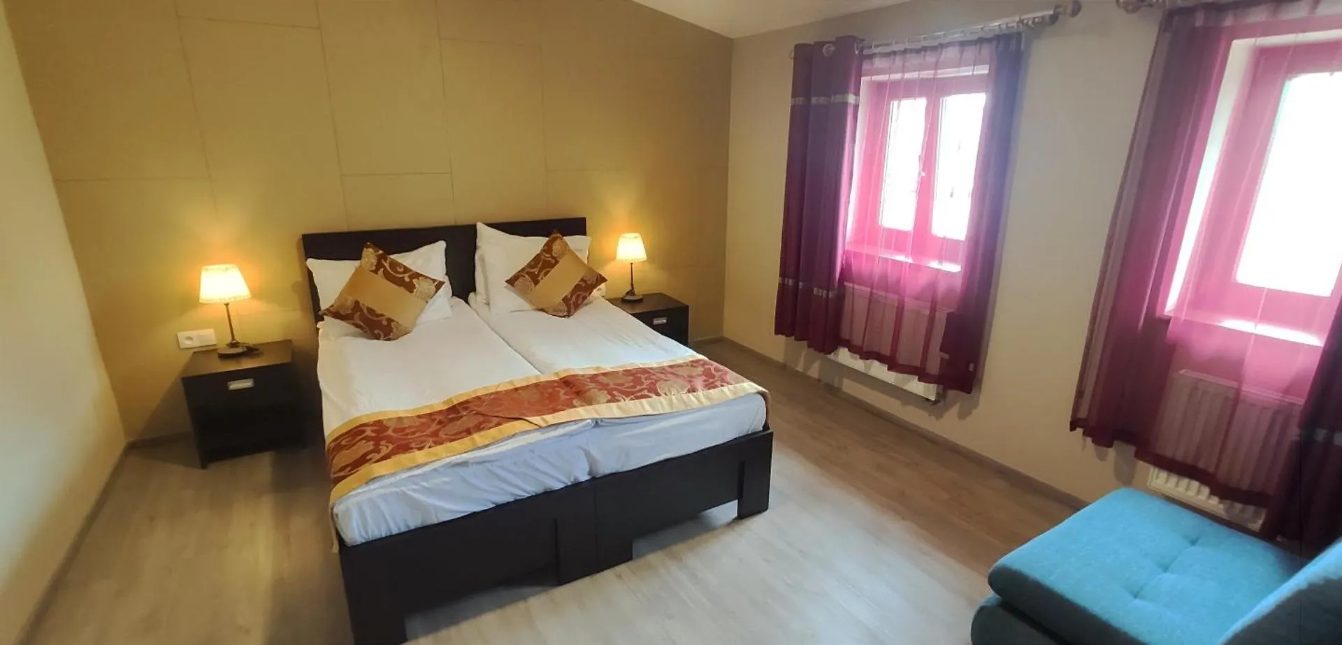 Hotel Sun-House Pension&Restaurant -Parkingfree- Prague