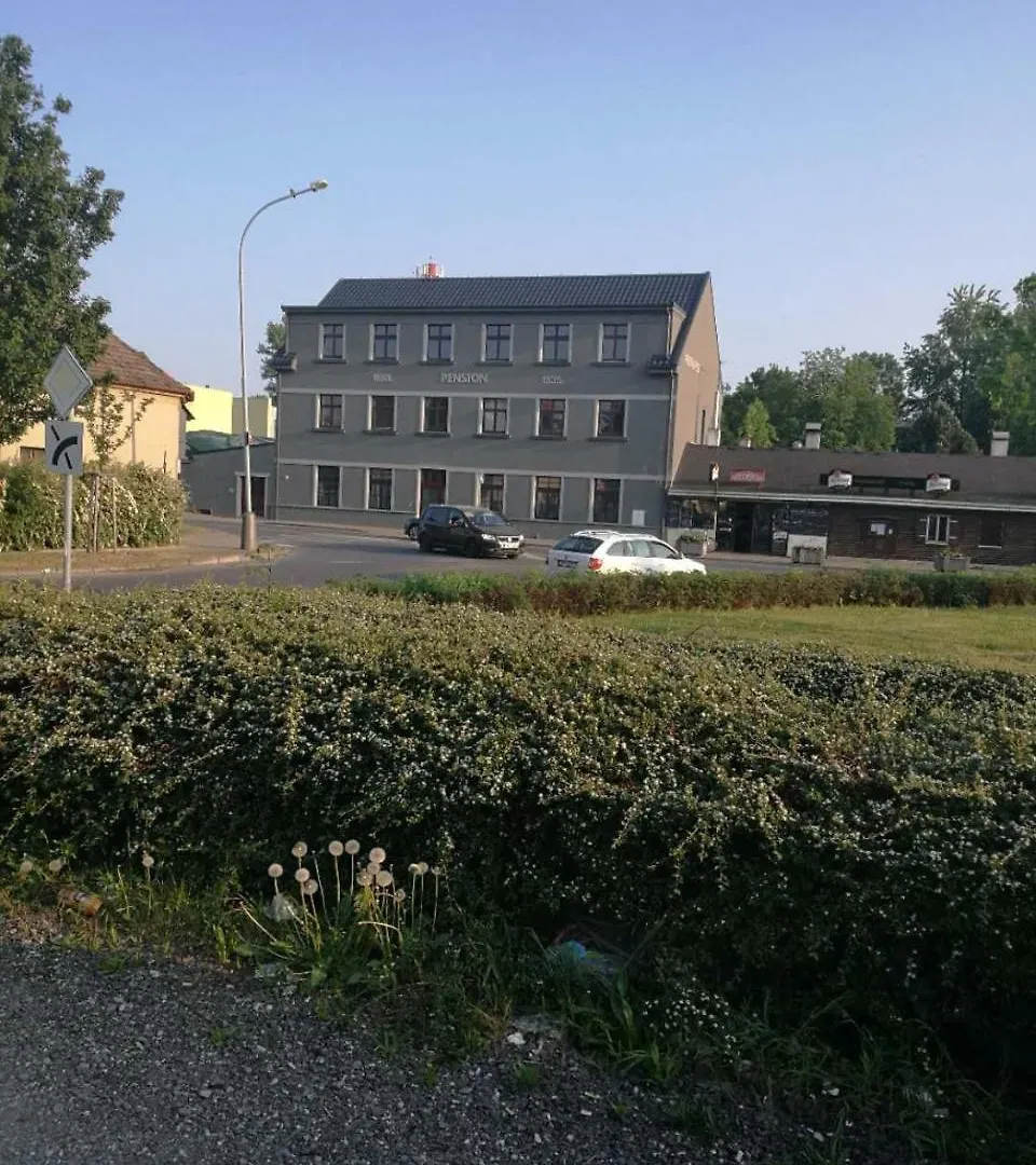Sun-House Pension&Restaurant -Parkingfree- Prague