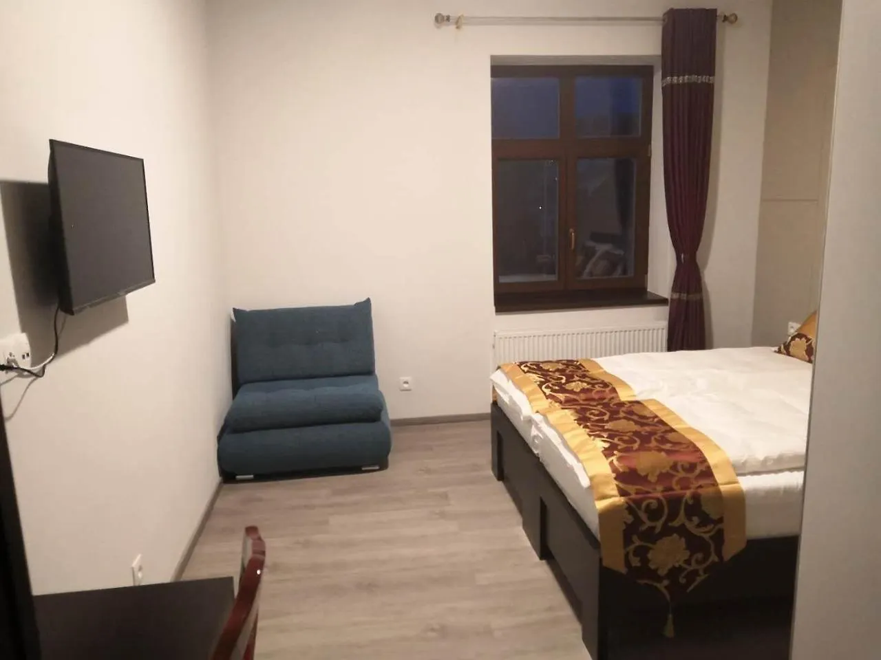 Sun-House Pension&Restaurant -Parkingfree- Prague
