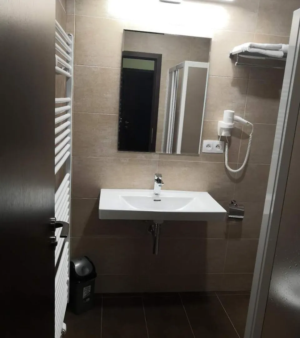 Hotel Sun-House Pension&Restaurant -Parkingfree- Prague