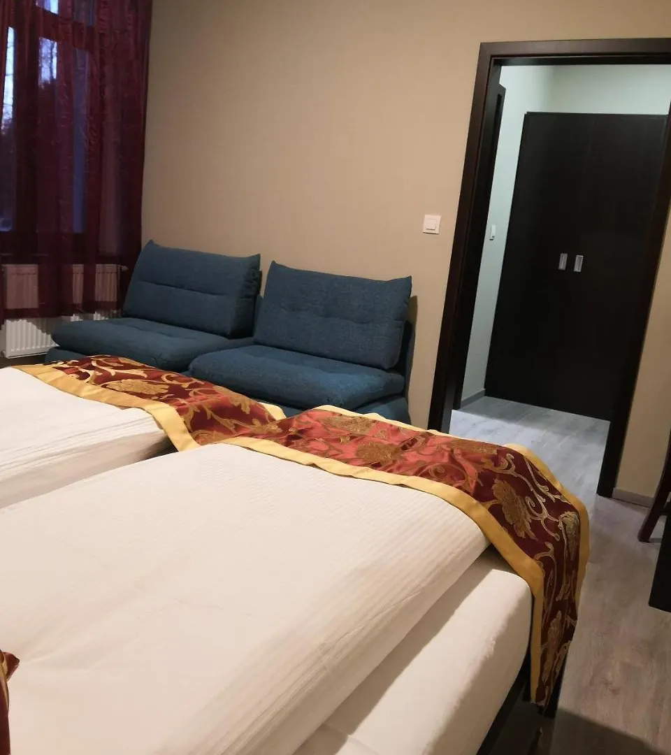 Sun-House Pension&Restaurant -Parkingfree- Prague