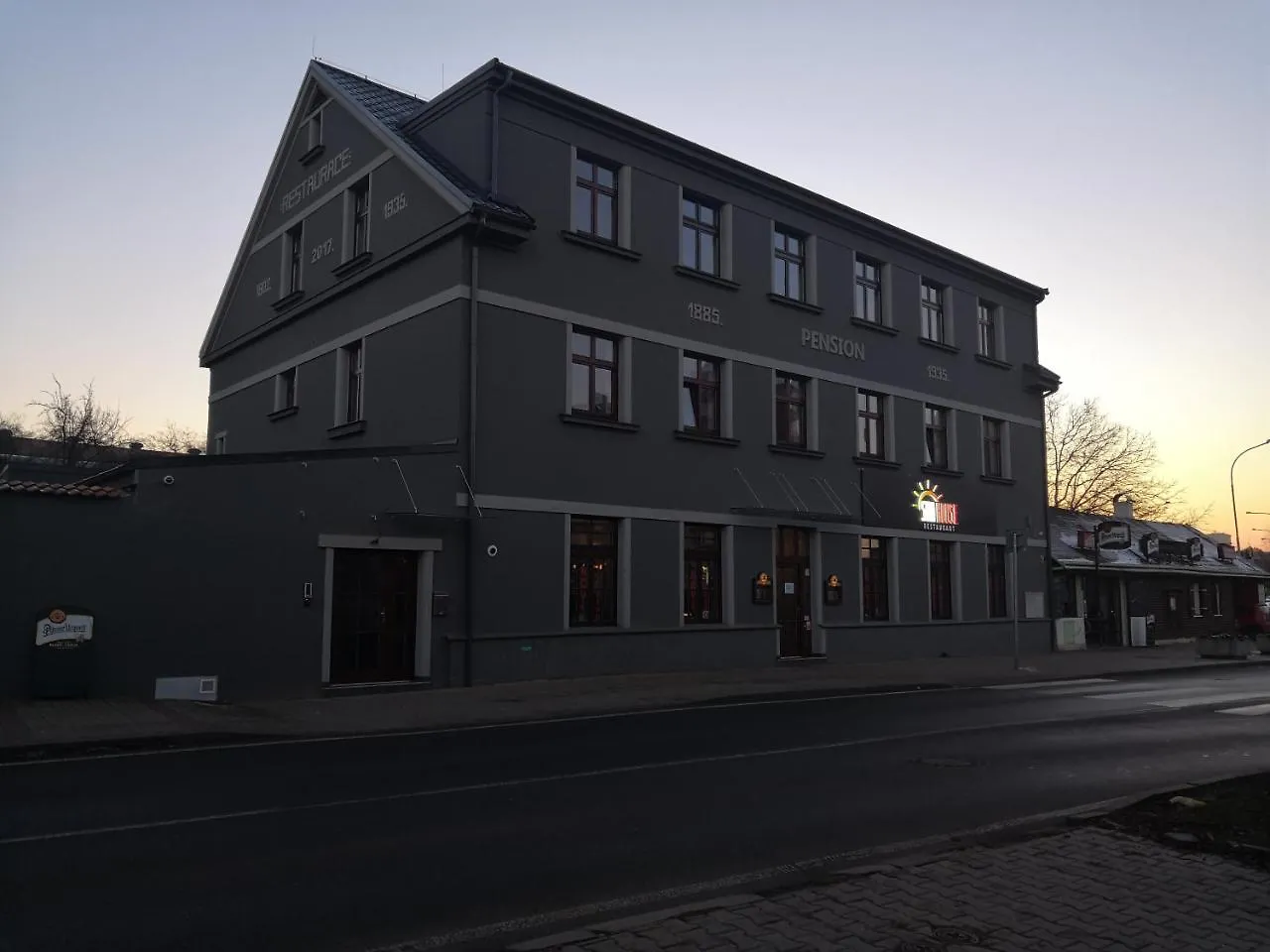 Sun-House Pension&Restaurant -Parkingfree- Hotel Prague Czech Republic