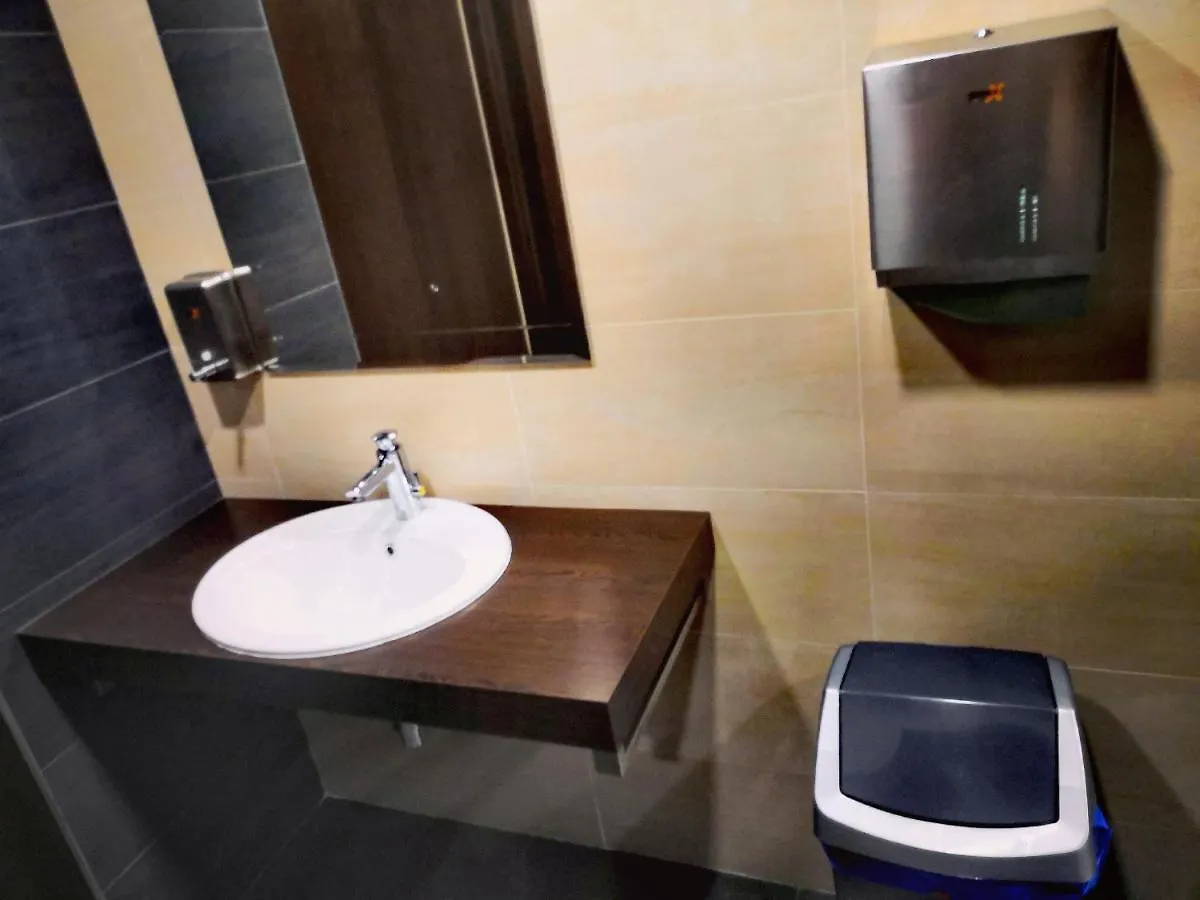 Sun-House Pension&Restaurant -Parkingfree- Prague